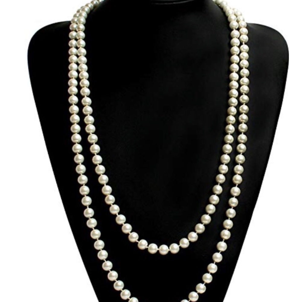 White pearl necklace